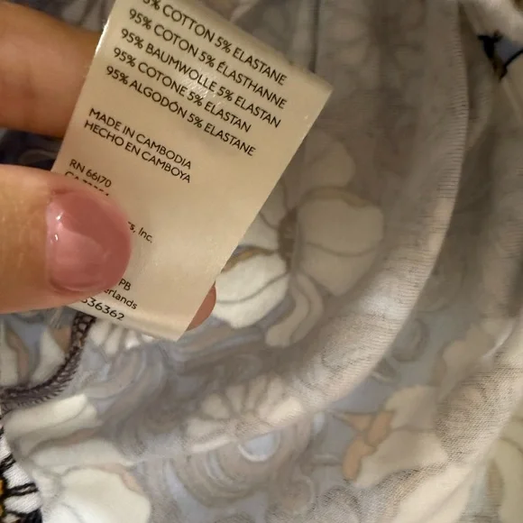 Maeve by Anthropologie floral blouse with ruched front and button-up. Size: XS - Picture 6 of 6